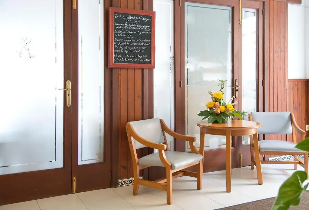 Гостевой дом Hostal Cala Ratjada Кала Ратьяда