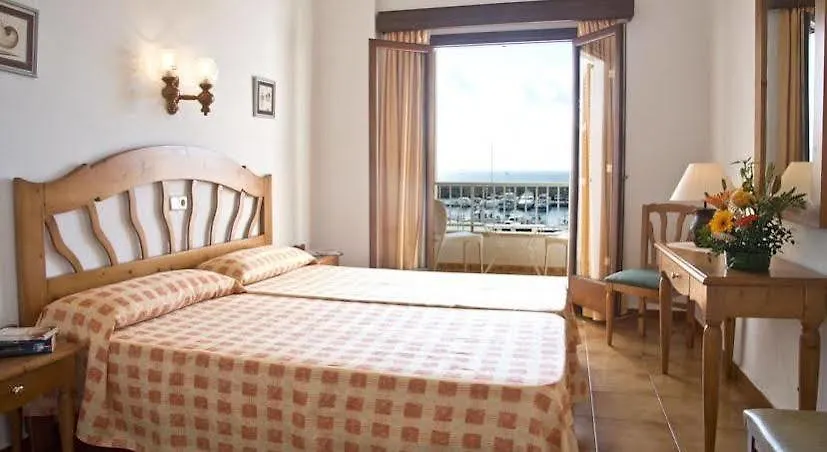 Hostal Cala Ratjada Кала Ратьяда Гостевой дом